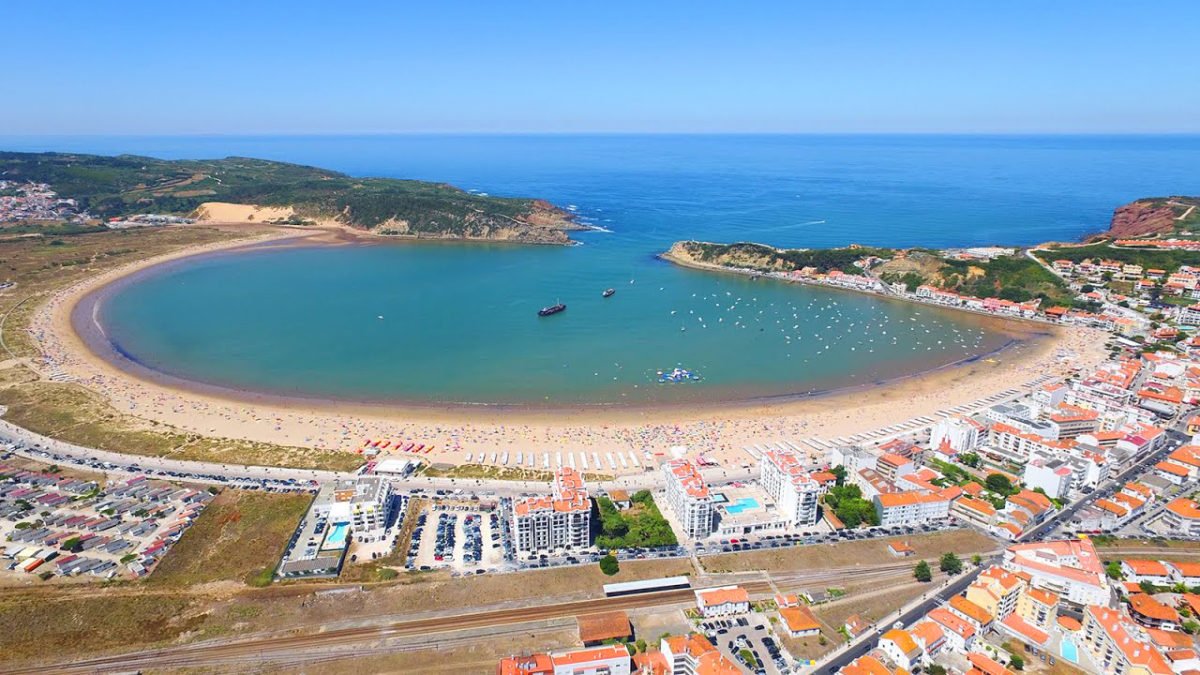 São Martinho do Porto bay